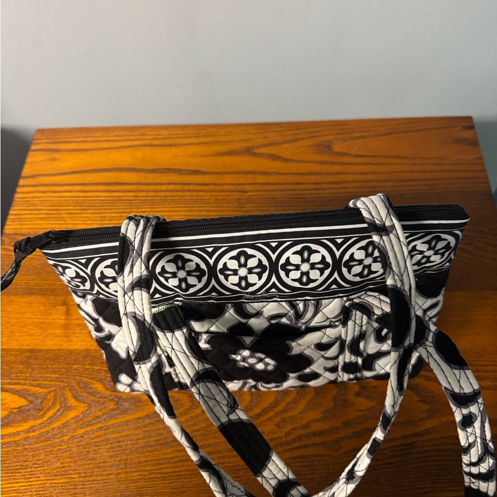 New Vera Bradley Bag~ Black & White ~ 11 1/2”W x 8”T - Picture 4 of 10